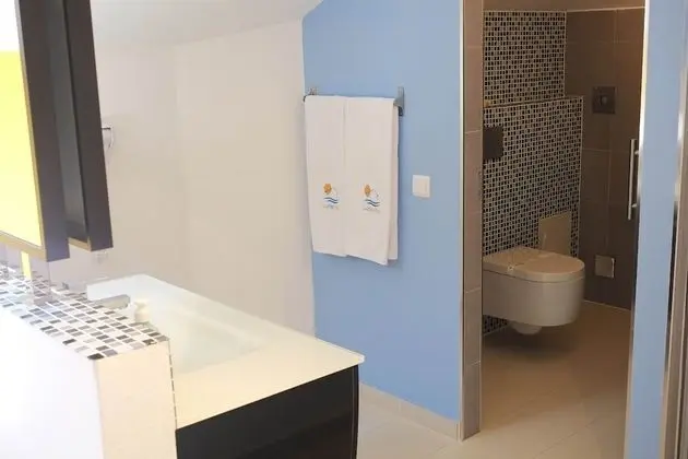 Tek Büyük veya İki Ayrı Yataklı Oda (Land View)