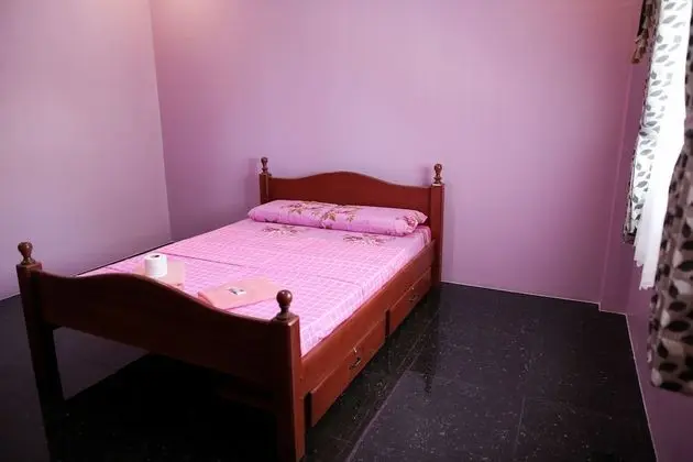 Ev (Pink, Deluxe Couple Room)