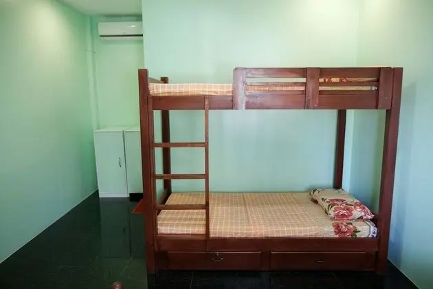 Ev (Pink, Family Room)