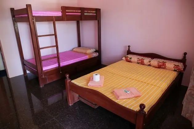 Ev (Pink, Family Room)
