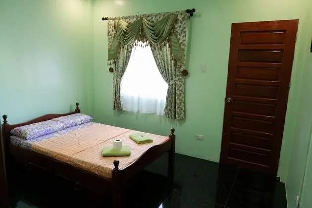Ev (Pink, Family Room)