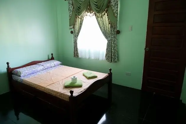 Ev (Pink, Family Room)
