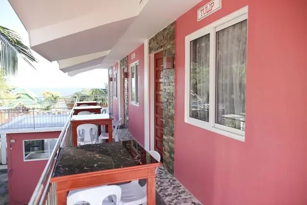 Ev (Pink, Family Room)