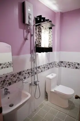 Ev (Pink, Quad Room)