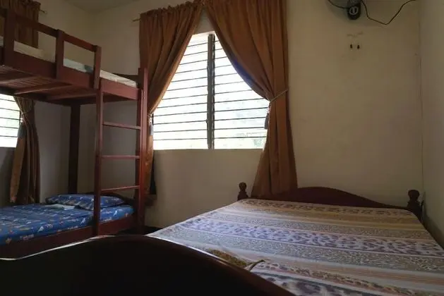 Ev (White, Quad Room)