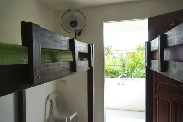 Ev (White, Quad Room)