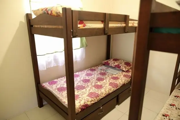 Ev (White, Quad Room)