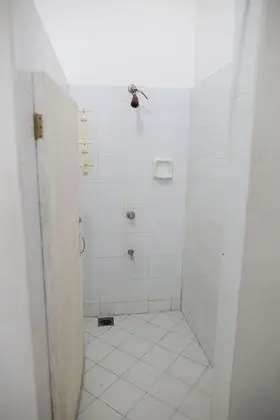 Ev (White, Quad Room)
