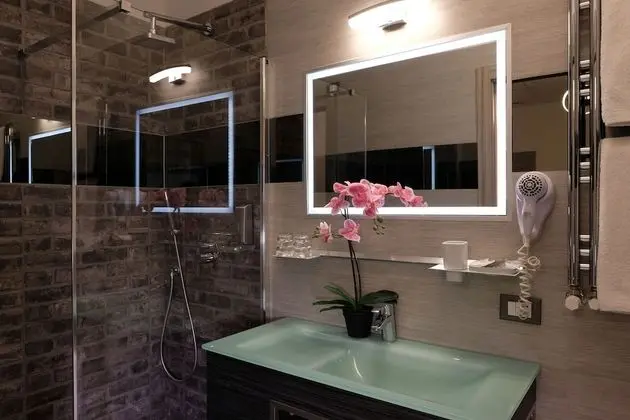 Tek Büyük Yataklı Oda, Banyolu/Duşlu