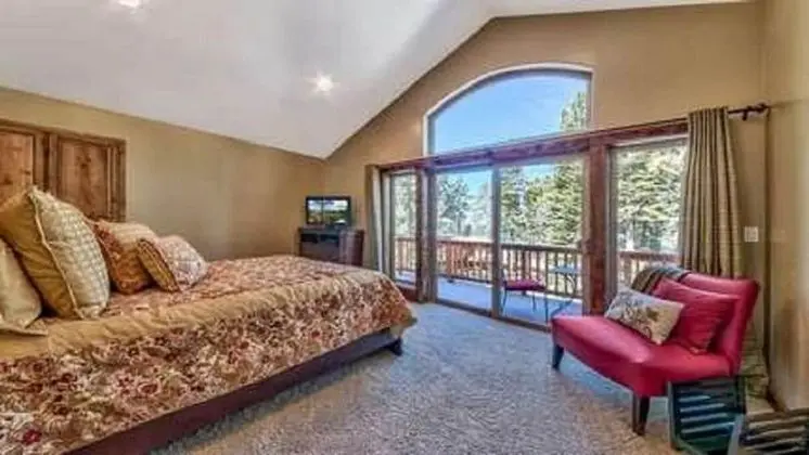Ev, Birden Çok Yatak (Lv12: luxury villa with hot tub)