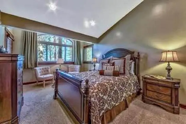 Ev, Birden Çok Yatak (Lv12: luxury villa with hot tub)