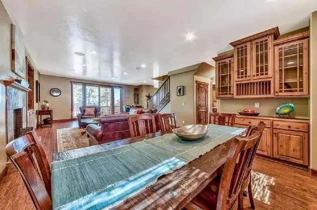 Ev, Birden Çok Yatak (Lv12: luxury villa with hot tub)