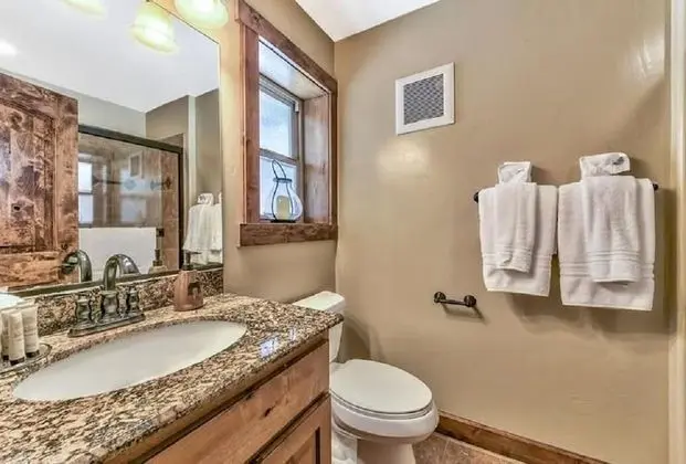 Ev, Birden Çok Yatak (Lv12: luxury villa with hot tub)