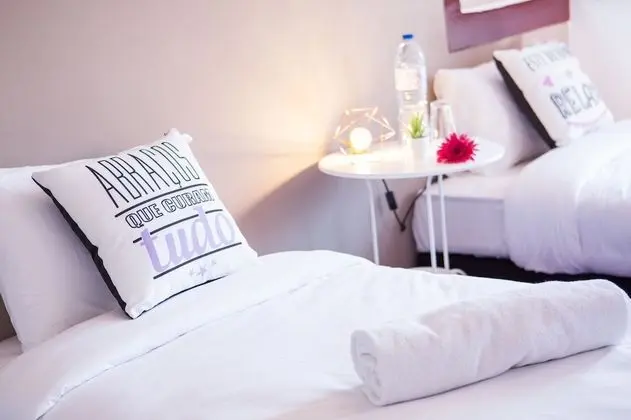 Tek Büyük Yataklı Oda, 2 Tek Kişilik Yatak, Ortak Banyo, Şehir Manzaralı