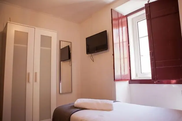 Tek Büyük Yataklı Oda, Ortak Banyo