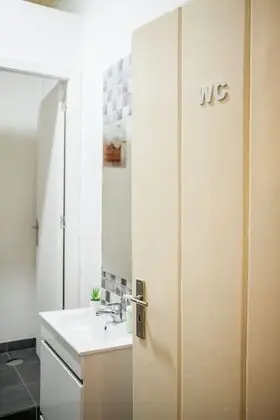 Tek Büyük Yataklı Oda, Ortak Banyo