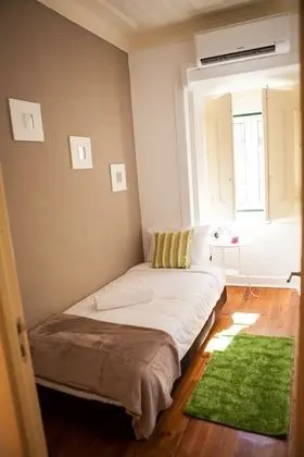 Tek Büyük Yataklı Oda, Ortak Banyo