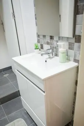 Tek Büyük Yataklı Oda, Ortak Banyo