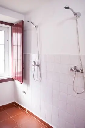 Tek Büyük Yataklı Oda, Ortak Banyo