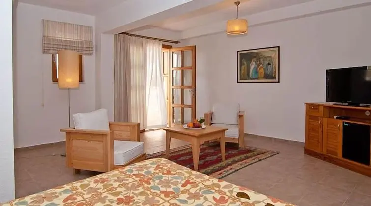 Junior Suite with Garden View
