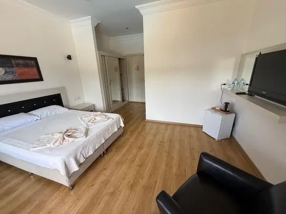 Standart Oda, Dağ veya Havuz Manzaralı, 1. Kat