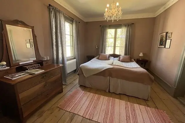 Tek Büyük veya İki Ayrı Yataklı Oda (Alkonen)