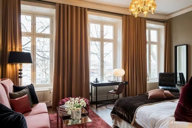 Medium King Room