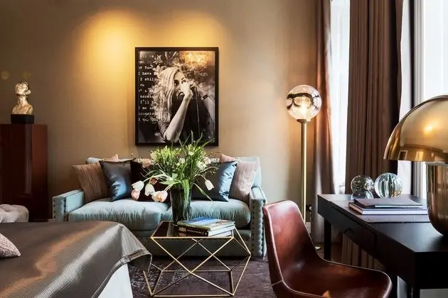 Medium King Room