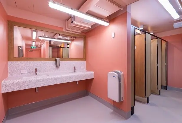 Oda, 1 Büyük (Queen) Boy Yatak (Ensuite)
