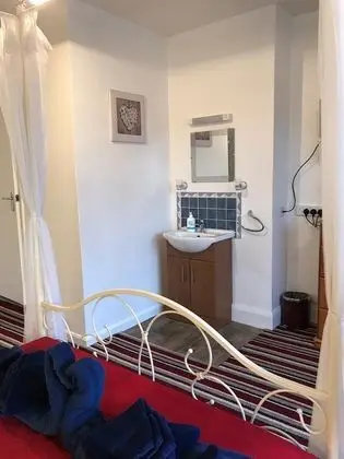 Tek Büyük Yataklı Oda (Four Poster Bed)