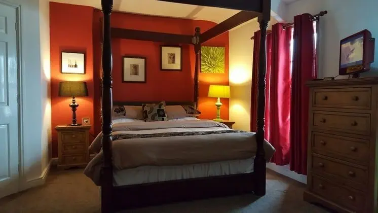 Dört Kişilik Oda (Four Poster)
