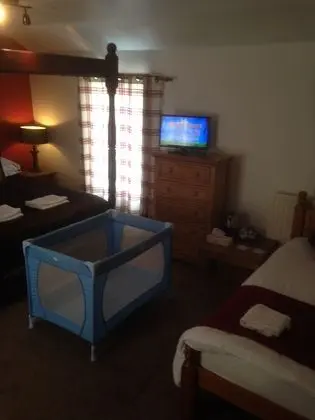 Dört Kişilik Oda (Four Poster)
