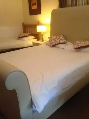 Dört Kişilik Oda (Four Poster)