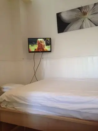 Üç Kişilik Oda (Room 8)