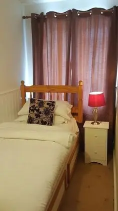 Üç Kişilik Oda (Room 8)
