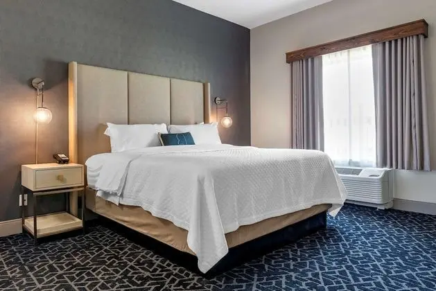 Oda, 1 En Büyük (King) Boy Yatak ve Çekyat, Engellilere Uygun, Sigara İçilmez