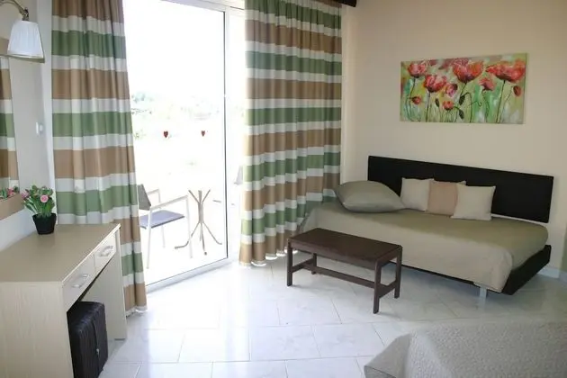 Üç Kişilik Oda
