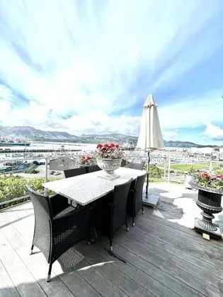 Luxury Ev, Teras, Koy Manzaralı (Boatique House)