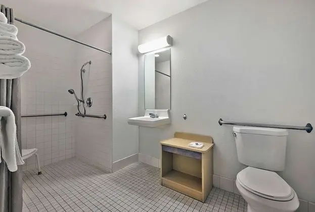 Engellilere uygun banyo