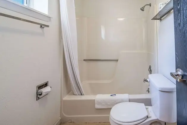 Engellilere uygun banyo
