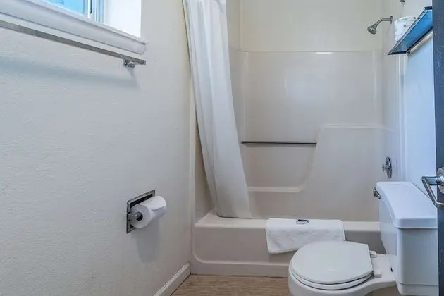 Engellilere uygun banyo