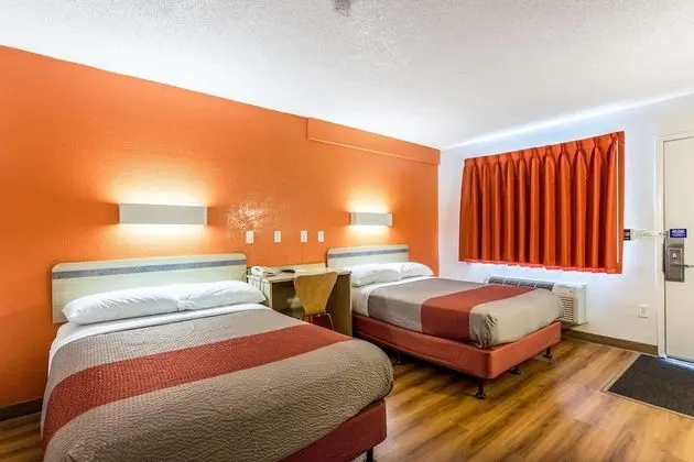 Deluxe Oda, 2 Çift Kişilik Yatak, Sigara İçilmez, Buzdolabı ve Mikrodalga
