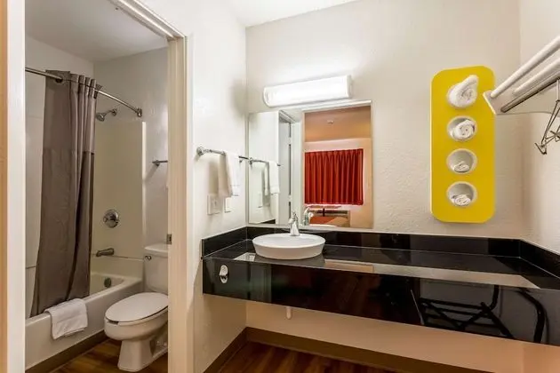 Deluxe Oda, 2 Çift Kişilik Yatak, Sigara İçilmez, Buzdolabı ve Mikrodalga