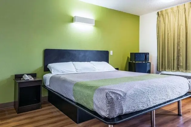 Deluxe Oda, 1 En Büyük (King) Boy Yatak, Sigara İçilebilir, Buzdolabı ve Mikrodalga
