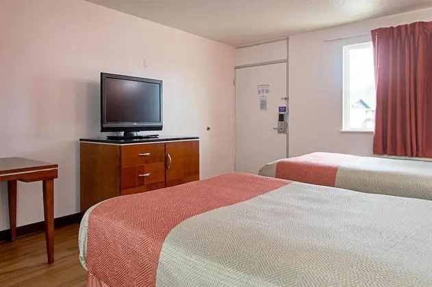 Deluxe Oda, 2 Çift Kişilik Yatak, Sigara İçilmez, Buzdolabı ve Mikrodalga