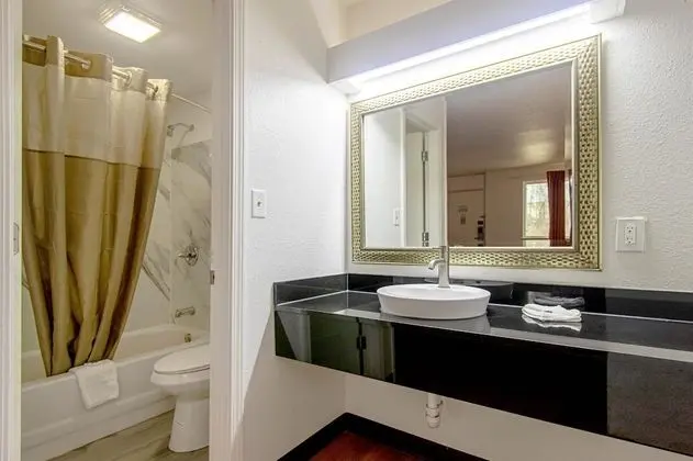 Deluxe Oda, 2 Çift Kişilik Yatak, Sigara İçilmez, Buzdolabı ve Mikrodalga