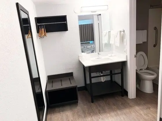 Deluxe Oda, 2 Çift Kişilik Yatak, Sigara İçilmez, Buzdolabı ve Mikrodalga
