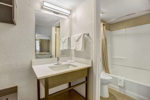 Deluxe Oda, 2 Çift Kişilik Yatak, Sigara İçilmez, Buzdolabı ve Mikrodalga