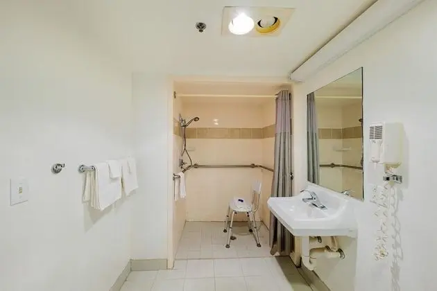 Engellilere uygun banyo