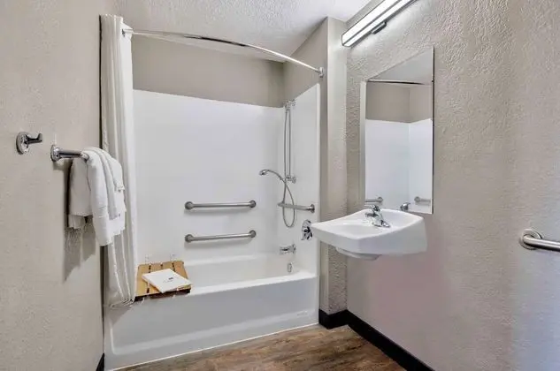 Engellilere uygun banyo